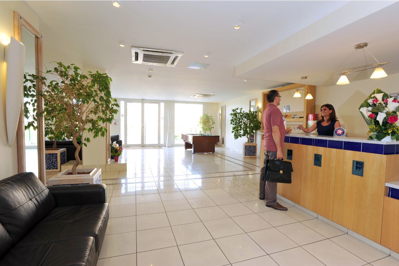 Inter-Hotel Sea Side Park Villeneuve-Loubet Buitenkant foto